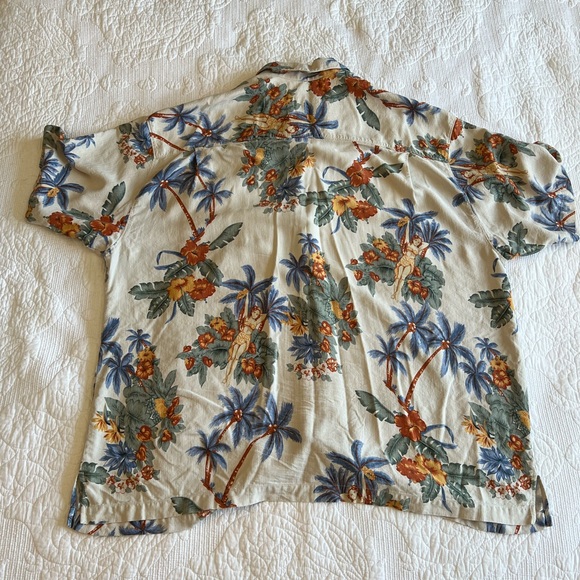 Short sleeve Tommy Bahama shirt- perfect for your next beach vacation! Size XXL - Picture 3 of 3